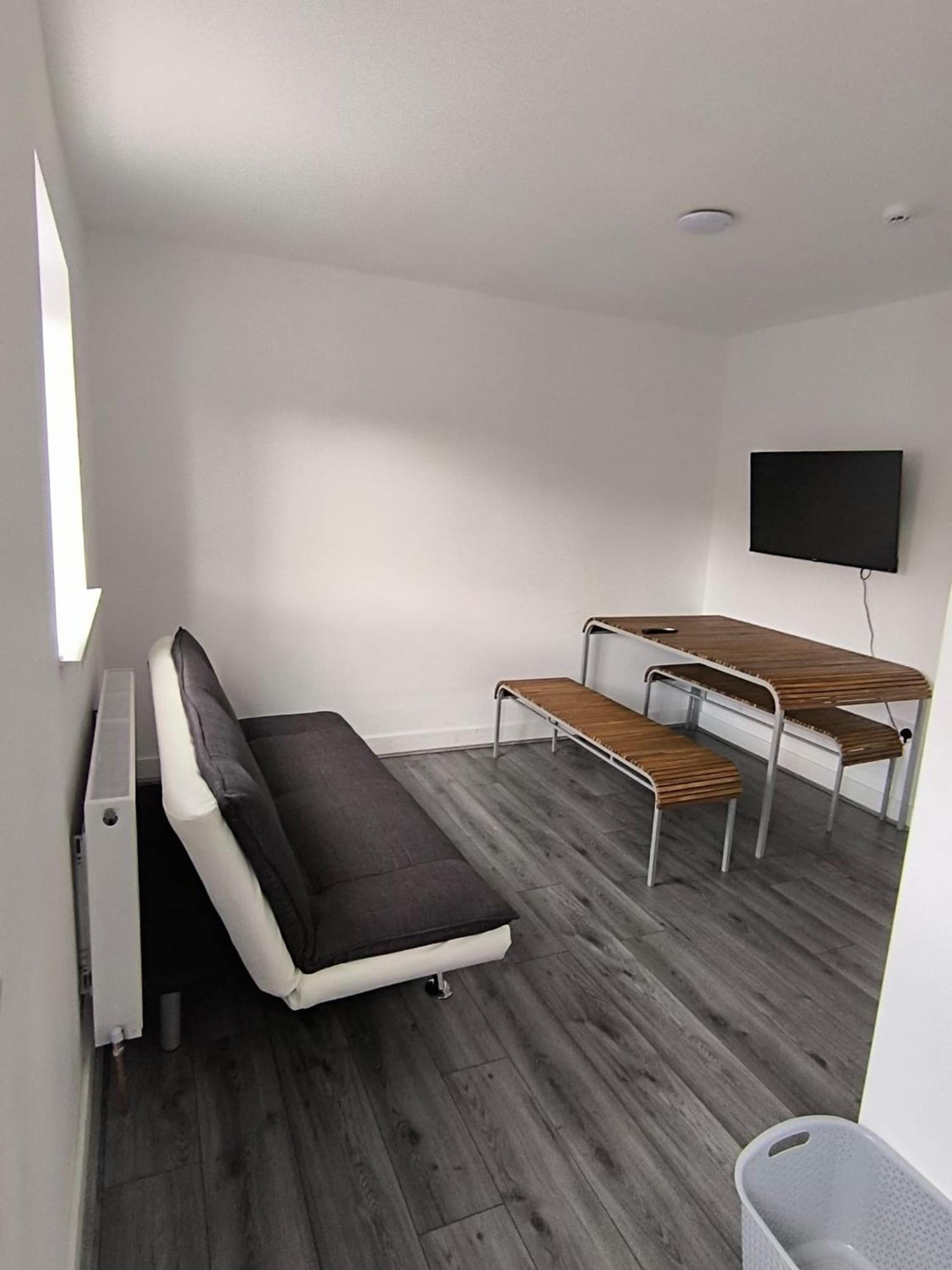 Spacious Full Home - Perfect For Families & Groups Oldbury  Buitenkant foto